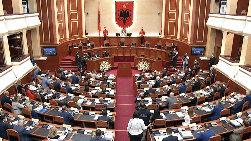 Shqipëria bie për katër vende në ideksin botëror të sundimit të ligjit