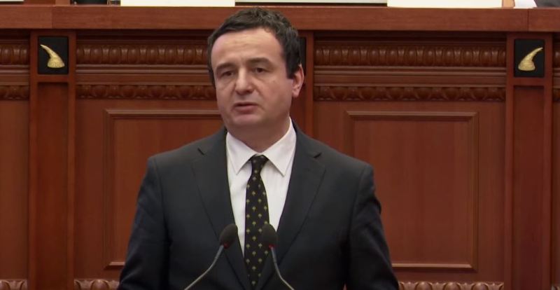 Kurti në Kuvendin e Shqipërisë: Duhet të jemi më shpesh bashkë, jo vetëm në kremte