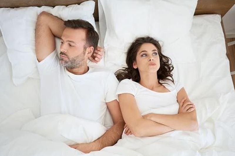 Sfida e re e nëntorit që po synon të bëhet traditë: Burrat të mos bëjnë seks këtë muaj