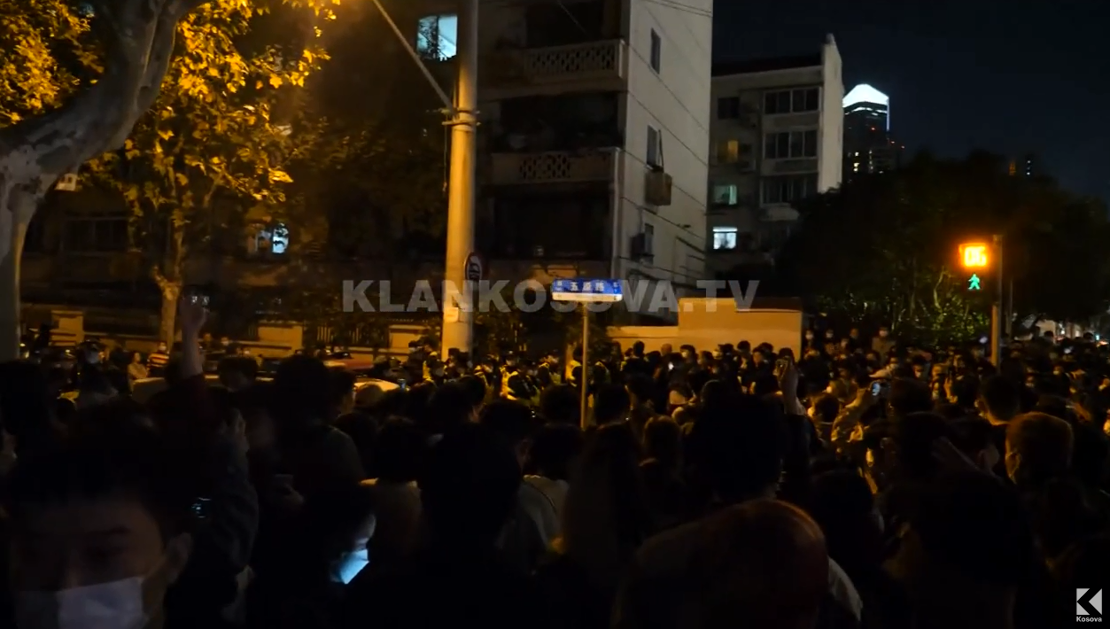 Kinezët, kundër masave anti-COVID (VIDEO)