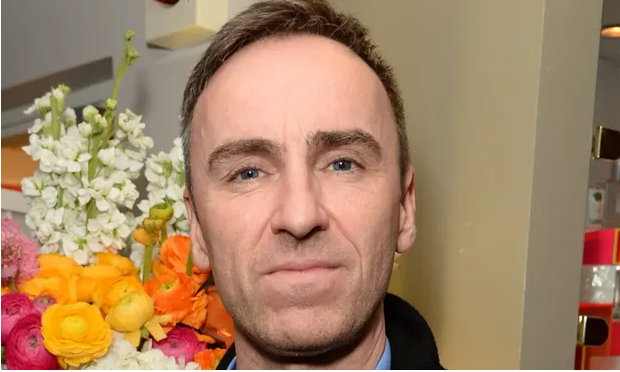 Raf Simons po mbyll linjën e tij të veshjes pas gati tre dekadash