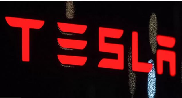 Tesla tërheq mbi 40 mijë makina për shkak të defektit në drejtimin elektrik