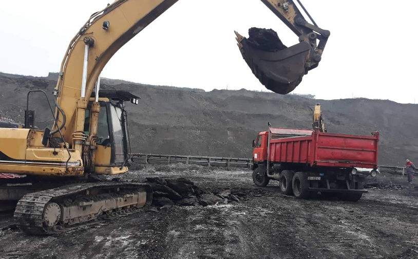 Gati të gjithë 3,600 punëtorët e KEK-ut kanë marrë nga 10 tonë thëngjill (VIDEO)
