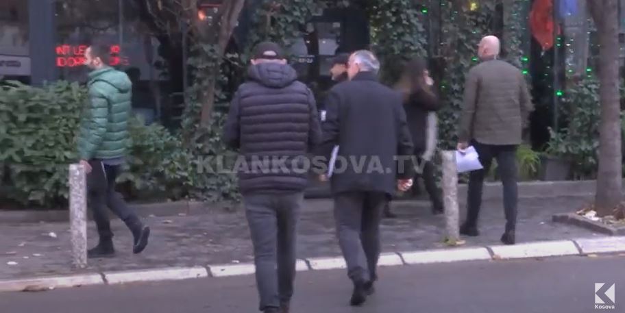Ujësjellësi me aksion në Prishtinë, shkyçen gastronomët borxhlinj (VIDEO)