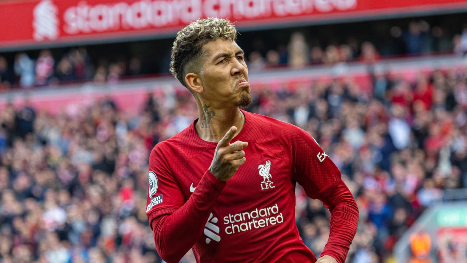 Liverpool i ofron kontratë të re Firminos