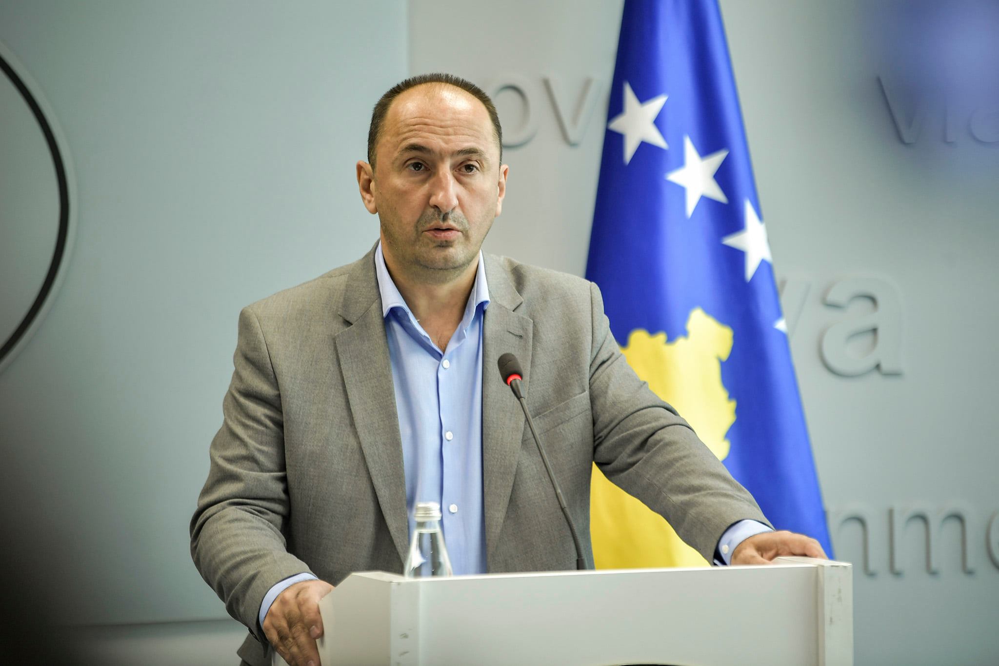 Ministri Aliu thotë se MF-ja i ka mjetet për rrugën Podujevë-Prishtinë