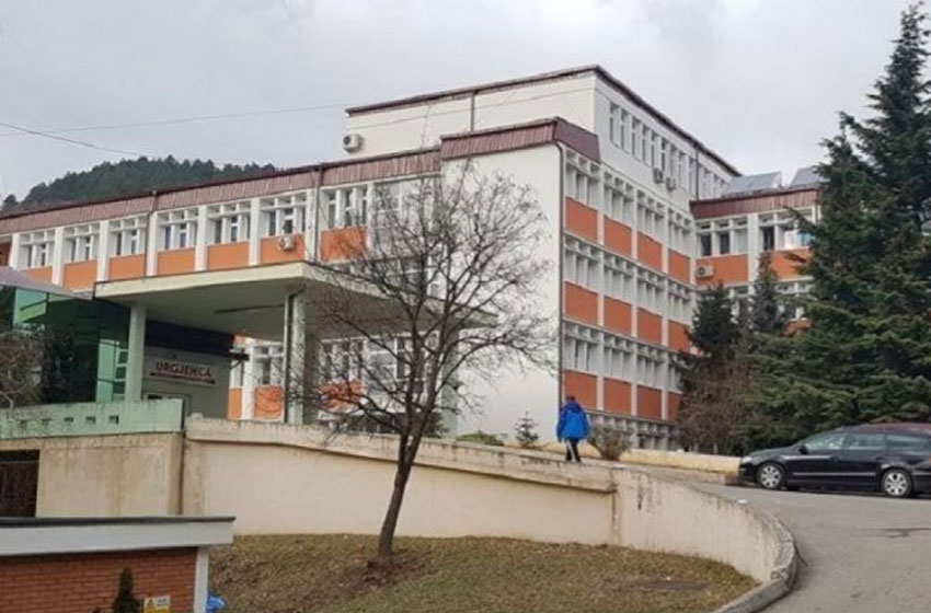 Shkarkohen shefi dhe kryeinfermierja e Gjinekologjisë për rastin e foshnjës në Pejë