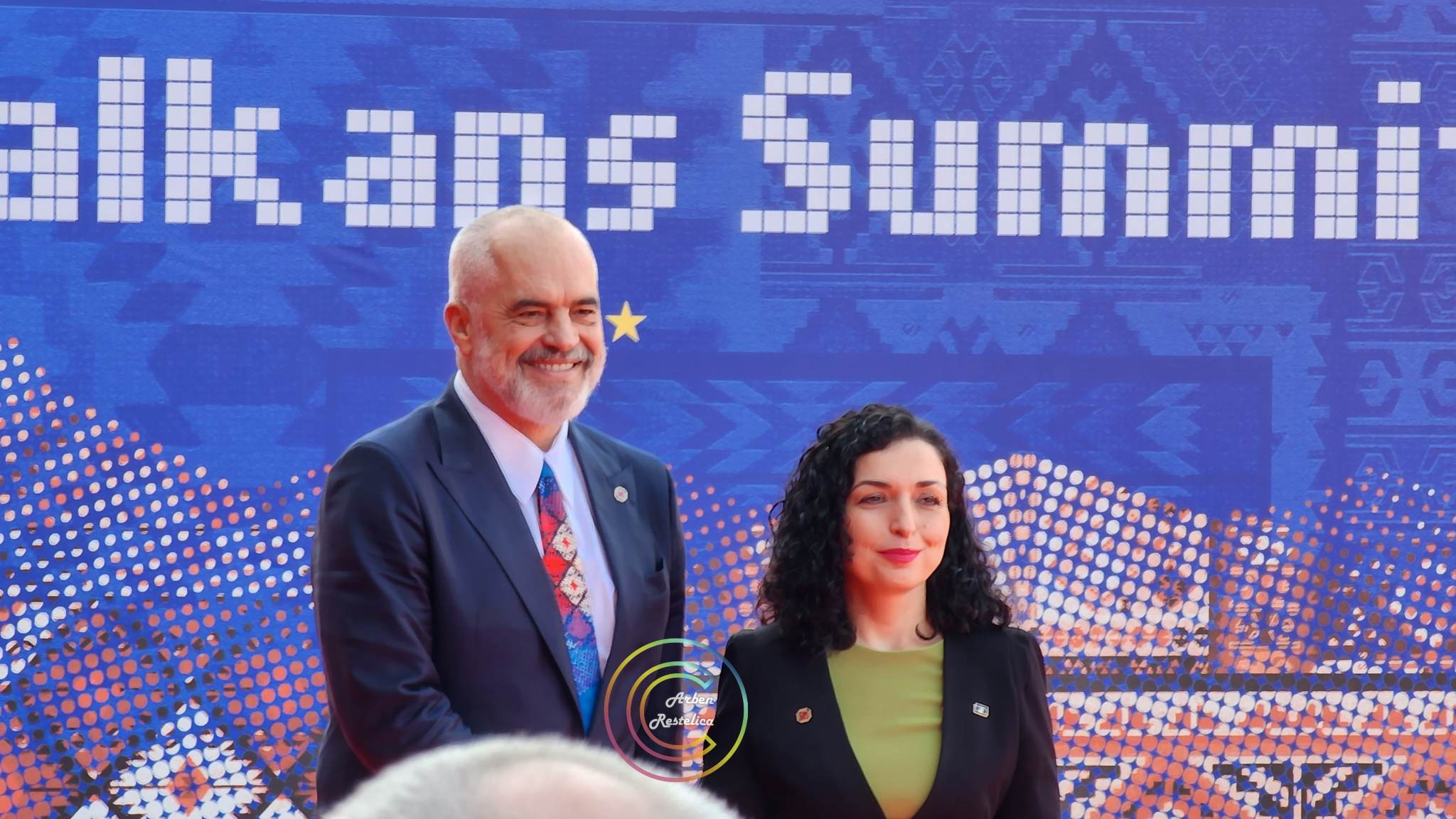 Të buzëqeshur, Rama pret Osmanin në Tiranë