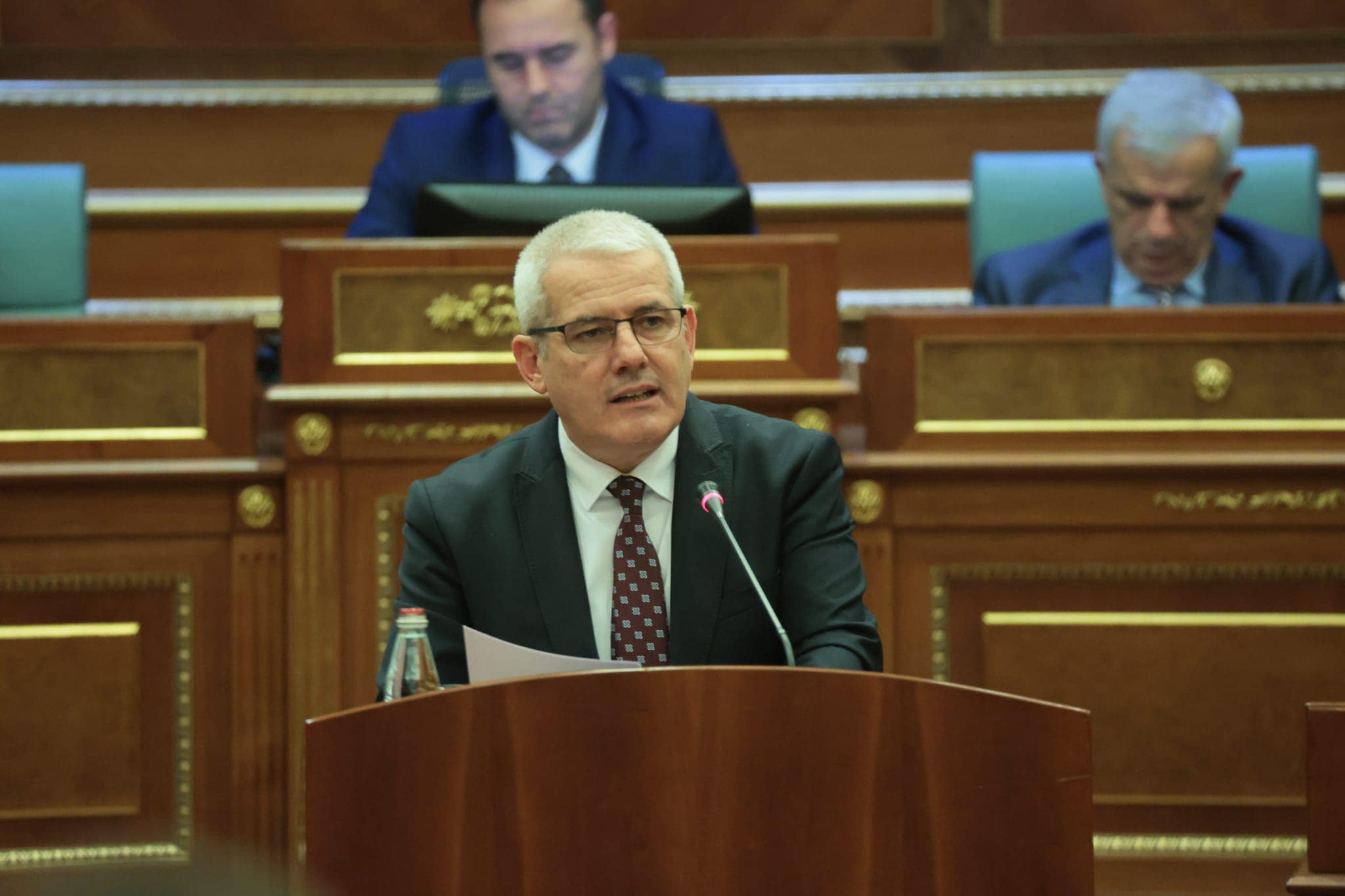 Sveçla falënderon deputetët që votuan pro Ligjit për Paga dhe për Zyrtarë Publikë