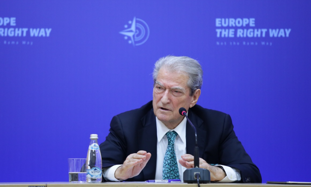 Berisha: Vuçiqi, arkitekti kryesor i tensioneve në veri