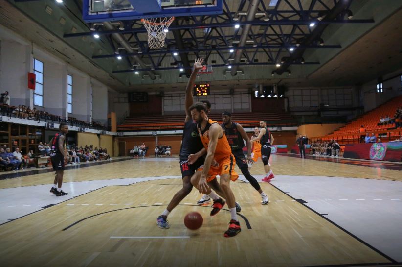 Sonte zhvilohen dy ndeshje të nxehta në basketboll