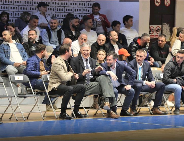 Gjyqtarët e largojnë nga palestra Ferid Zekollin