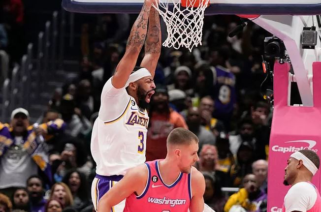 Anthony Davis me një paraqitje monstruoze ndaj Wizards (VIDEO)