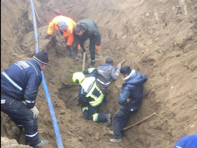 Policia deklarohet rreth rastit në Kamenicë ku zjarrfikësit nxorën të gjallë një person