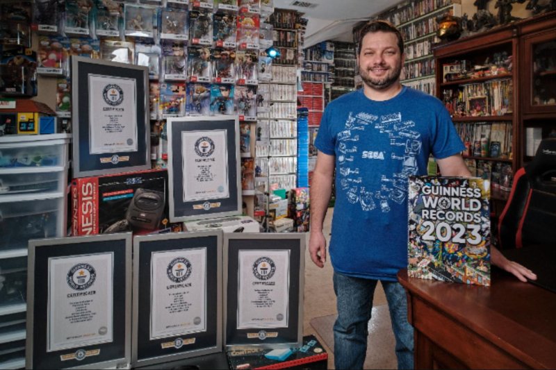 Burri nga Teksasi grumbullon një koleksion prej mbi 24 mijë videolojërash