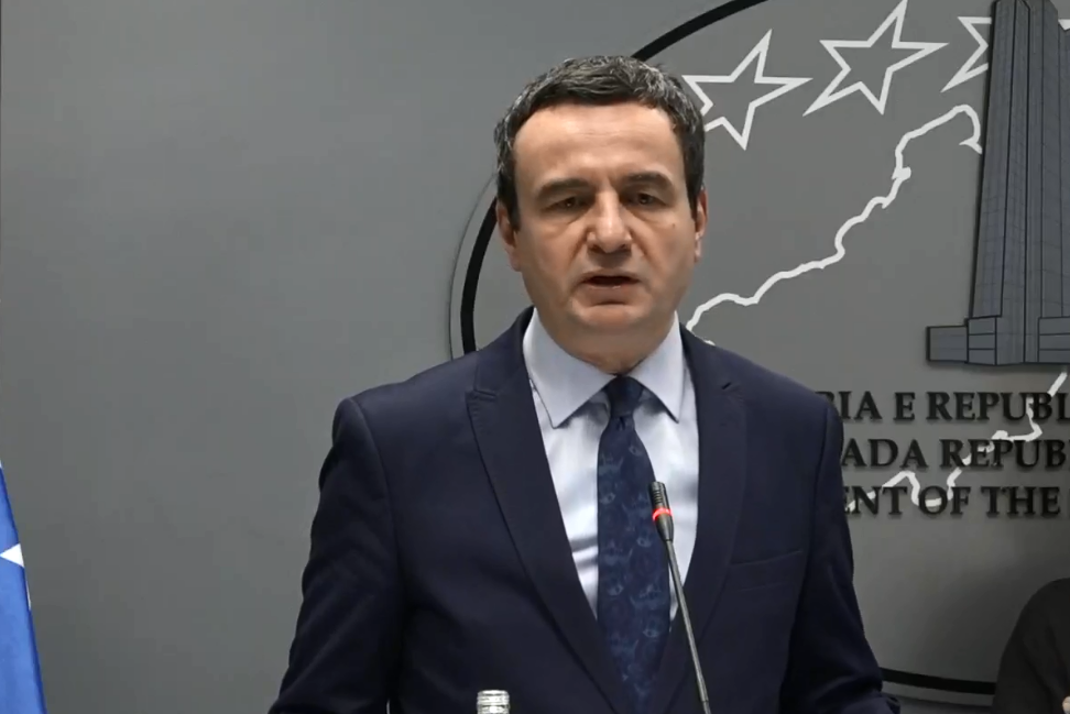 Kurti: Ligji i Pagave dhe ai për Zyrtarët Publikë hyjnë në fuqi nga 1 shkurti