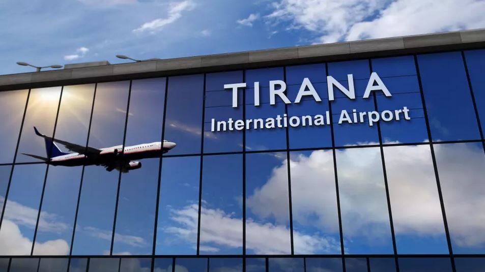 Moti i keq, anulohen 10 fluturime në Rinas