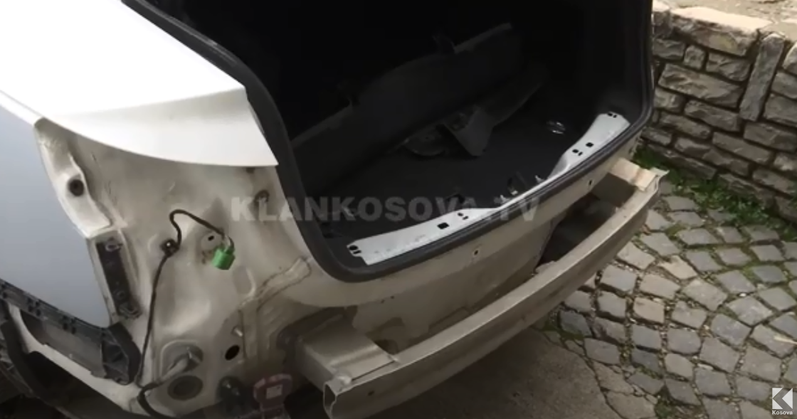 Pejë: Dërgoi veturën te mekaniku, njoftohet se në të gjendet mjet i dyshimtë (VIDEO)