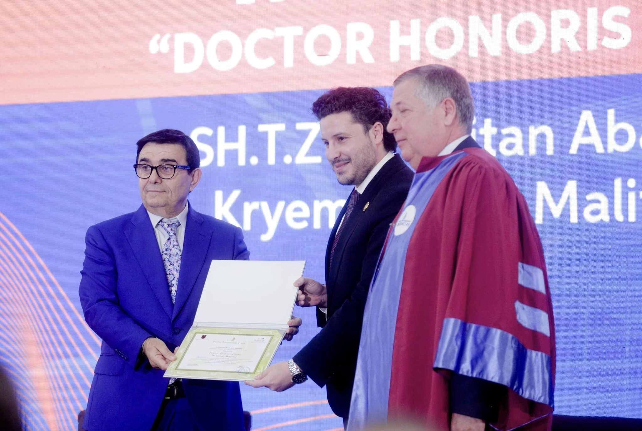 Abazoviq nderohet me titullin “Honoris Causa” në Tiranë
