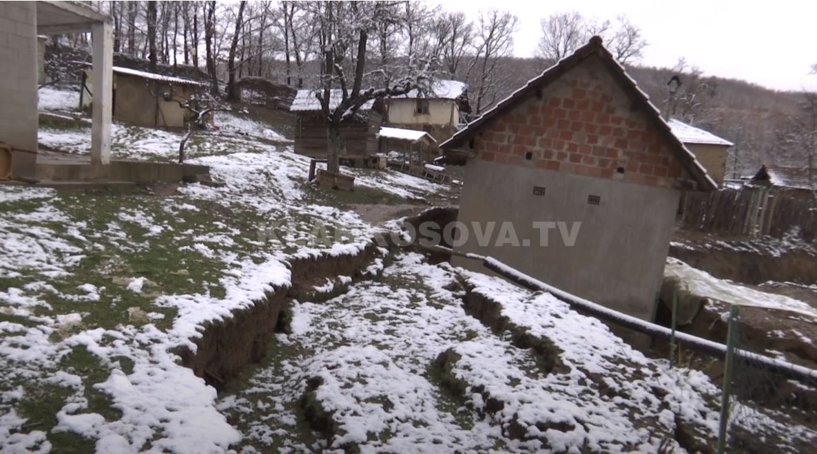 Lëkundet shtëpia në Rashan të Mitrovicës, largohen 11 banorë (VIDEO)