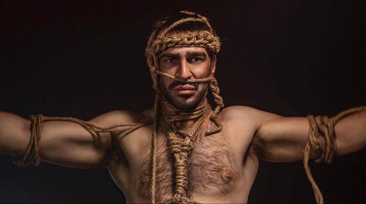 Lugati me paraqitje unike paralajmëron këngën e tij më të re të titulluar "Wow" (FOTO)