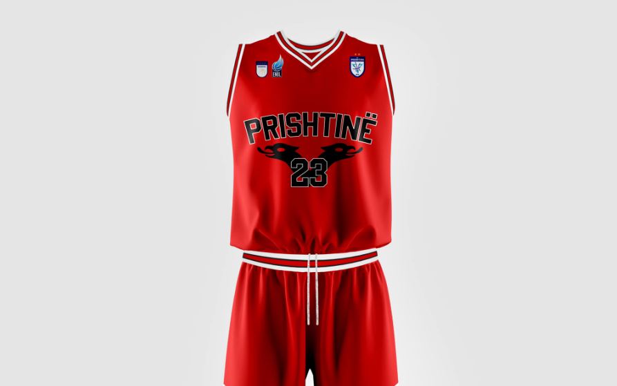 Prishtina me fanellë të ngjyrave të flamurit të Shqipërisë