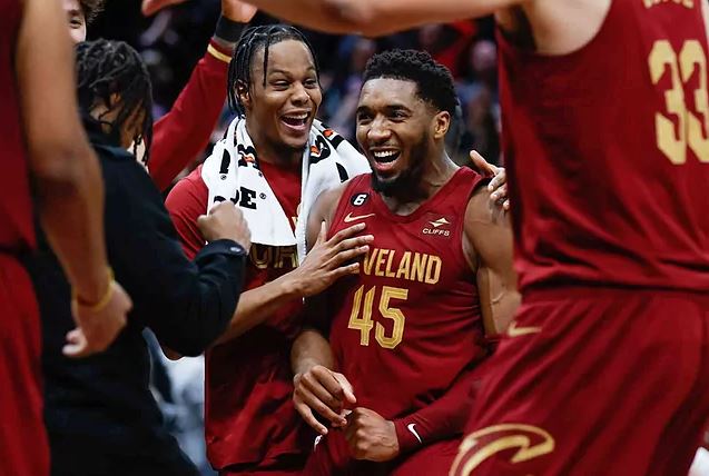 Mitchell kopjon Donçiqin, shënon 71 pikë në fitoren e Cavaliers ndaj Bulls (VIDEO)
