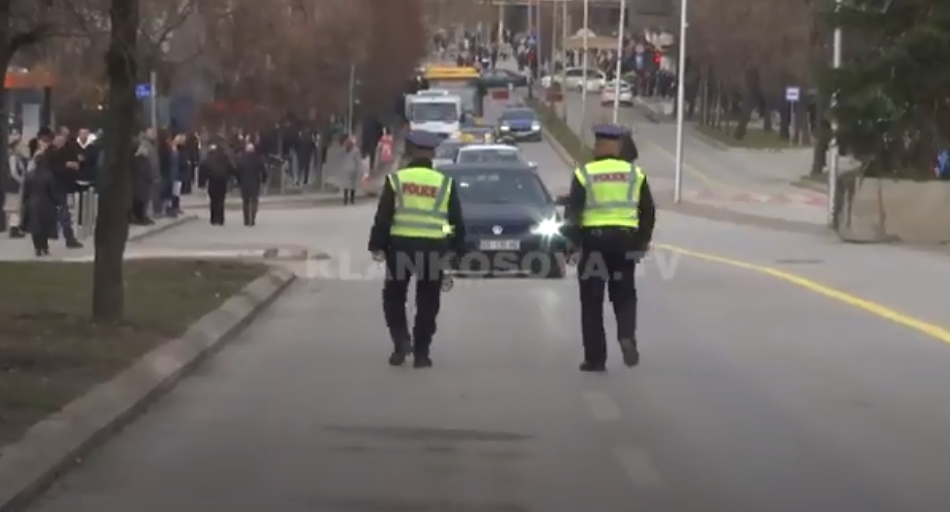 Sheshi i presidentit, autobusë e taxi midis qytetarëve (VIDEO)