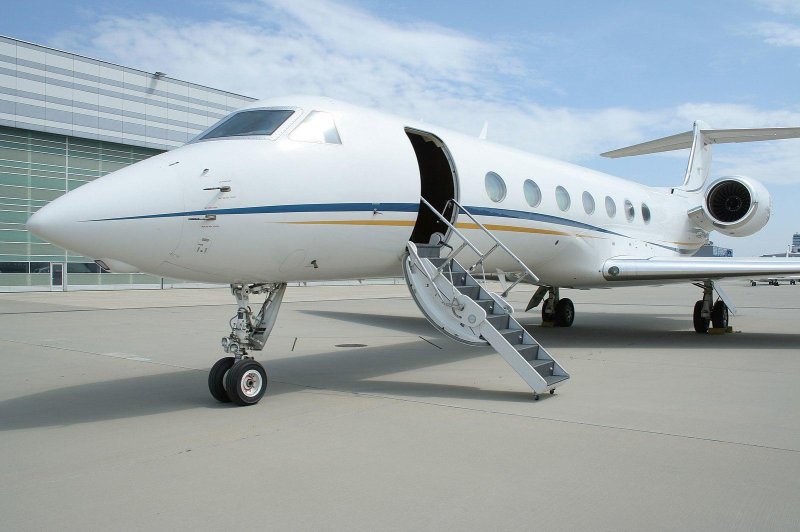 Netflix kërkon një stjuardesë për avion privat, paga deri në 385 mijë dollarë