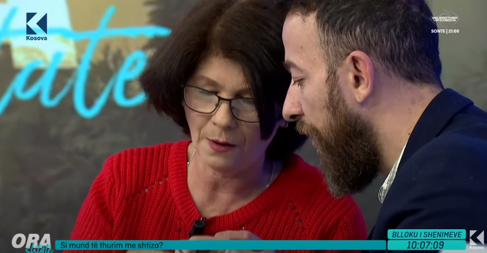 Si mund të thurim me shtiza? (VIDEO)