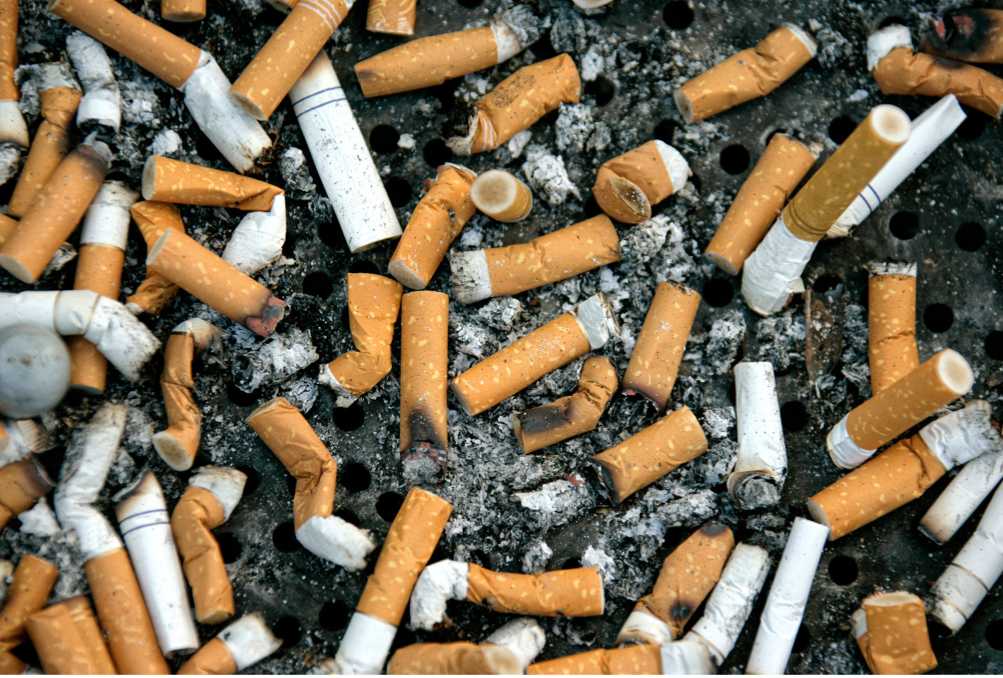 Kompanitë e duhanit do të paguajnë për pastrimin e bishtave të cigareve në Spanjë