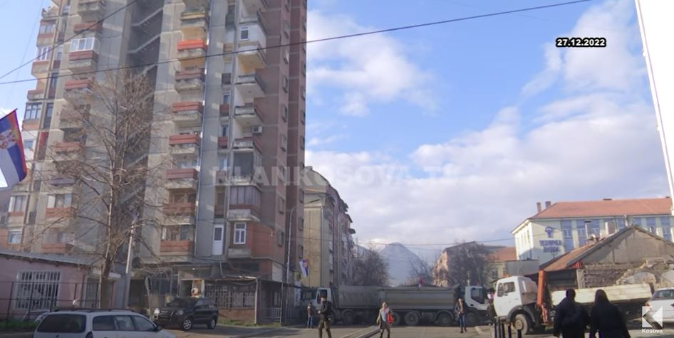 Ekspertët: Barrikaduesit në veri trajnohen nga BIA serbe (VIDEO)