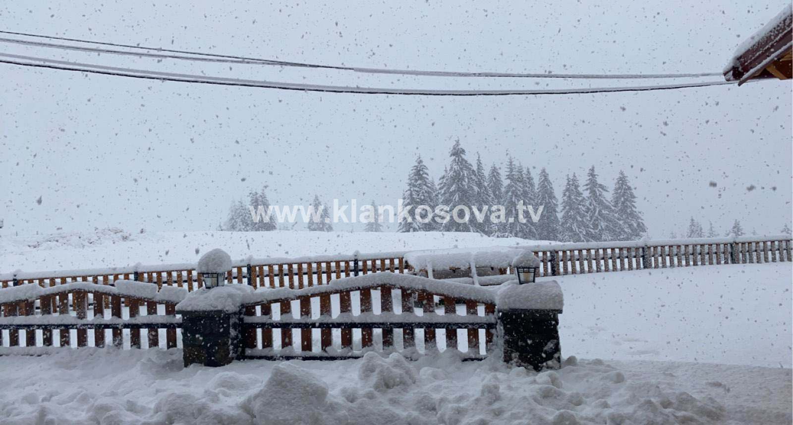 Stanaj i Rugovës mbulohet i tëri nga bora (FOTO+VIDEO)