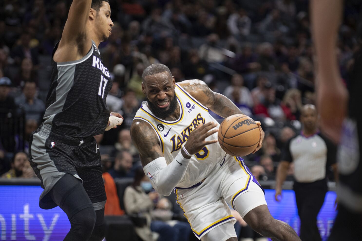 Lakers me një fitore fantastike ndaj Sacramentos, James i papërmbajtshëm (VIDEO)