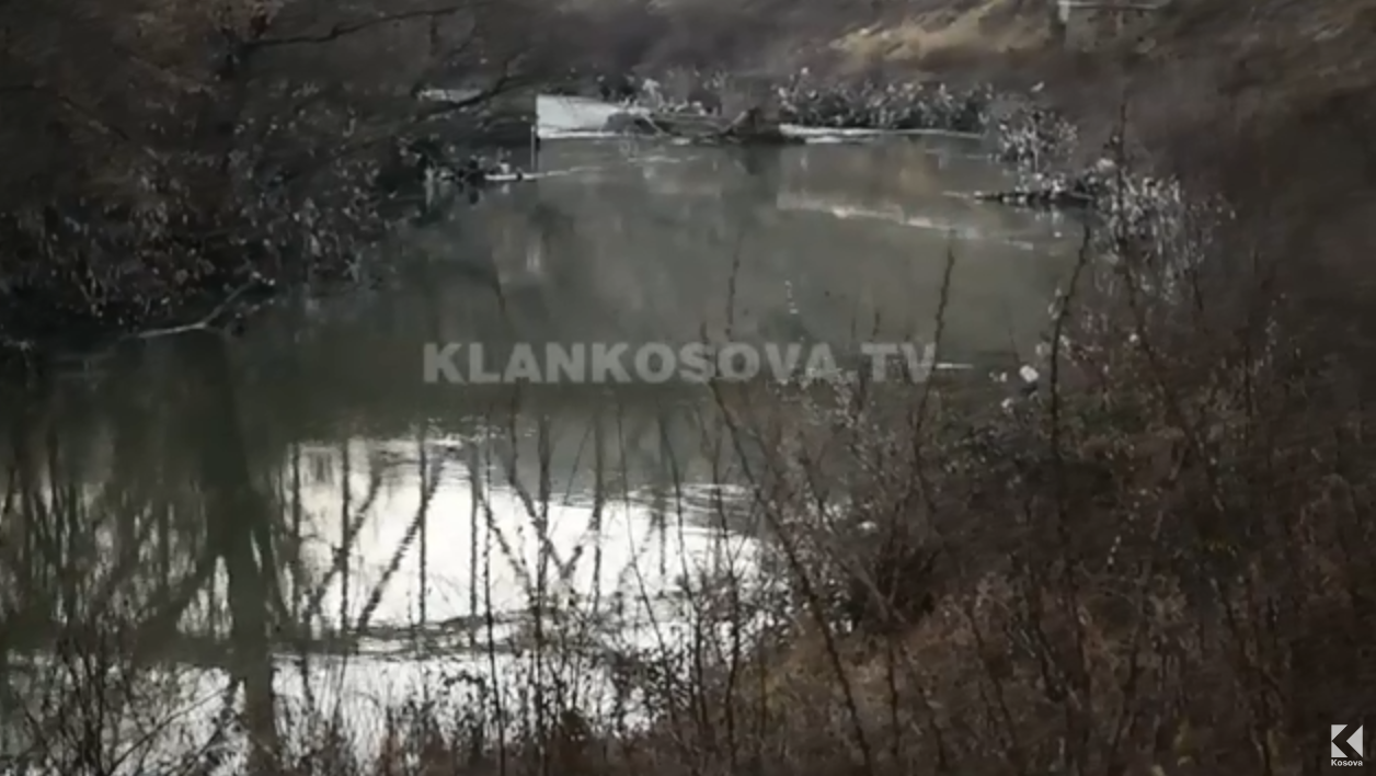 Vdes i riu serb që bashkë me veturë ra në Ibër (VIDEO)