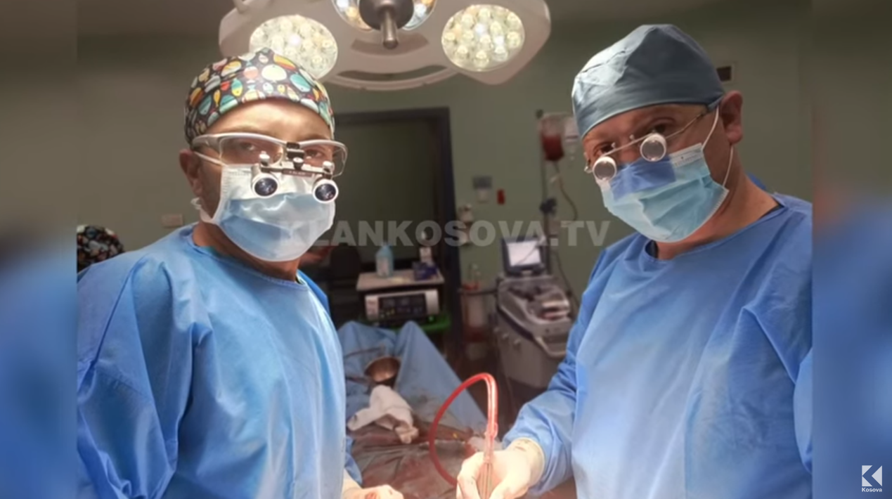 Pacienti vdiq pas operimit, përvoja e mjekut që kreu ndërhyrjen shihet e pamjaftueshme (VIDEO)