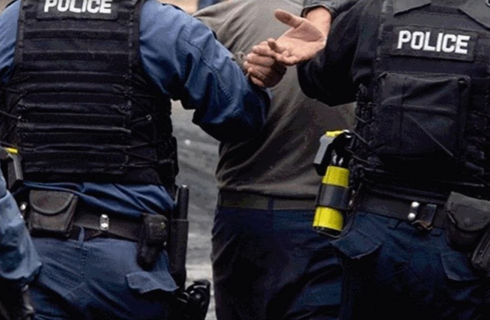 Ofronin lokale për prostitucion, arrestohen tre burra e dy gra në Prishtinë