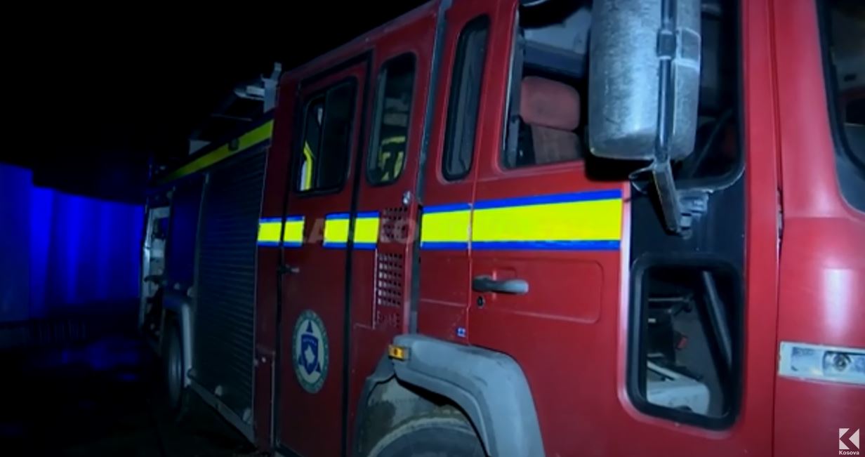 Zjarrfikësit e Ferizajt, e mbyllën dhe nisën vitin në intervenim (VIDEO)