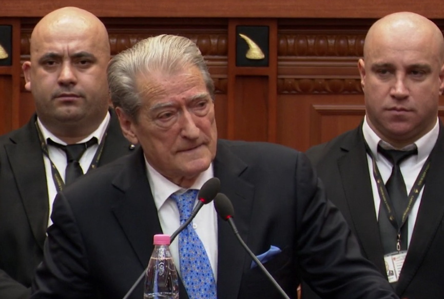 Sali Berisha përjashtohet nga seanca plenare