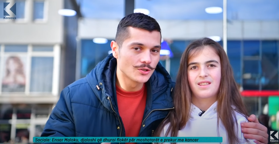 Ensar Maloku, djaloshi që dhuroi flokët për moshatarët e prekur me kancer (VIDEO)