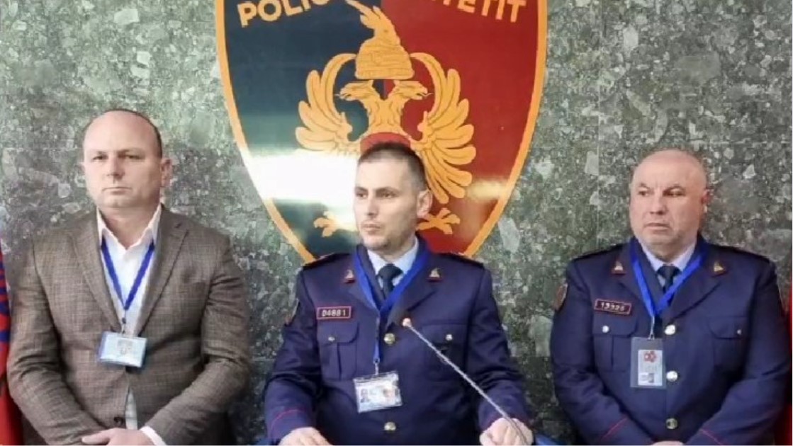 Zbulohet ‘shtëpi bari’ dhe arsenal armësh në Shijak