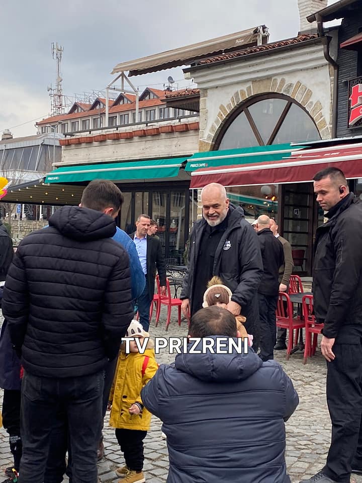 Edi Rama vizitoi sot qytetin e Prizrenit (FOTO)
