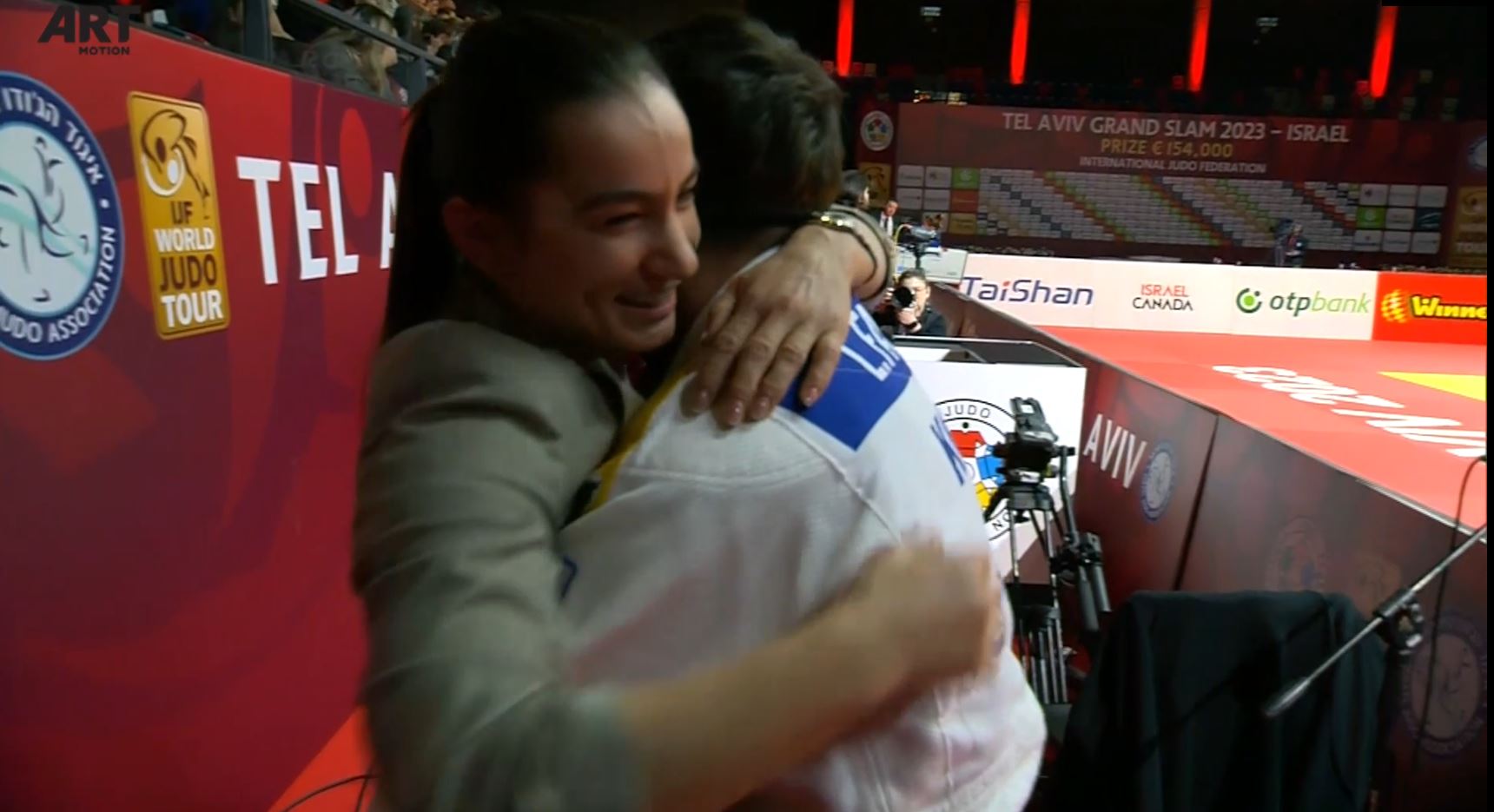Momenti kur Laura Fazliu fiton medaljen në Izrael (VIDEO)