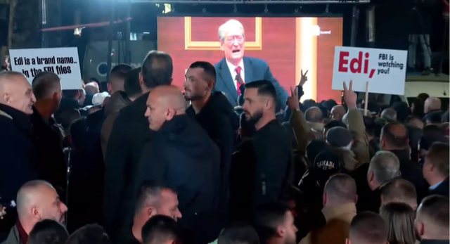 Protesta vazhdon, Sali Berisha përmend video erotike: Do ua jap organeve hetimore