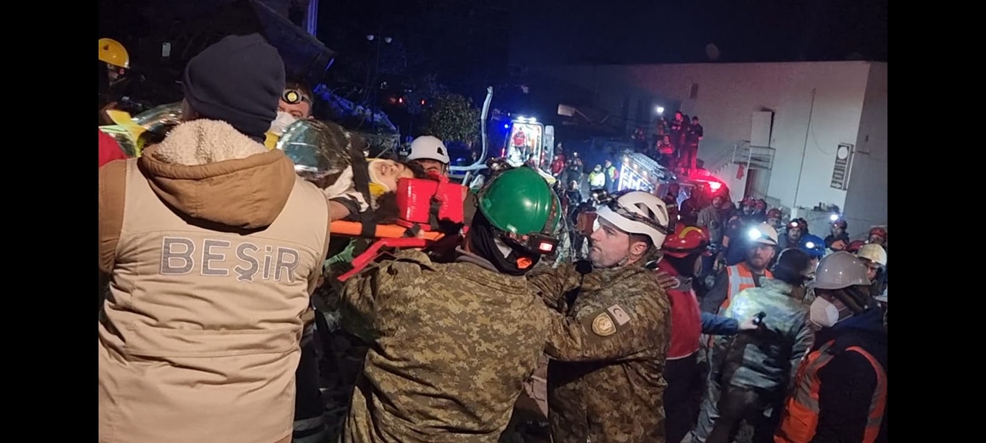 162 orë pas tërmetit në Turqi  FSK ja shpëton një 45 vjeçar dhe një 13 vjeçare