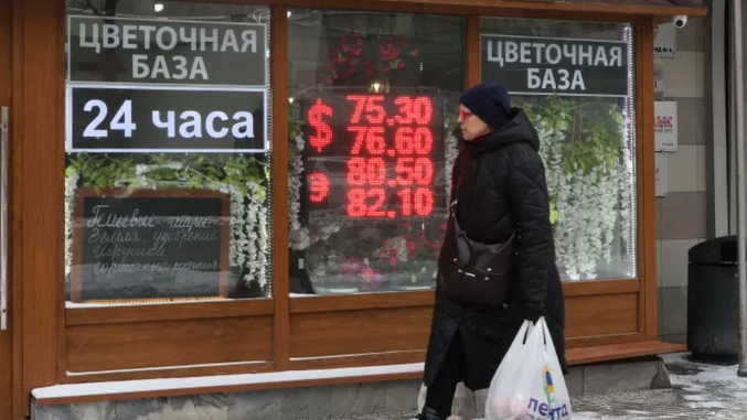 Ekonomia e Rusisë tkurret më pak se që pritej