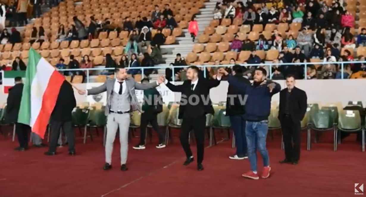 Artisti ashkali ankohet se iu bë padrejtësi në përzgjedhjen e pjesëmarrësve për programin festiv (VIDEO)