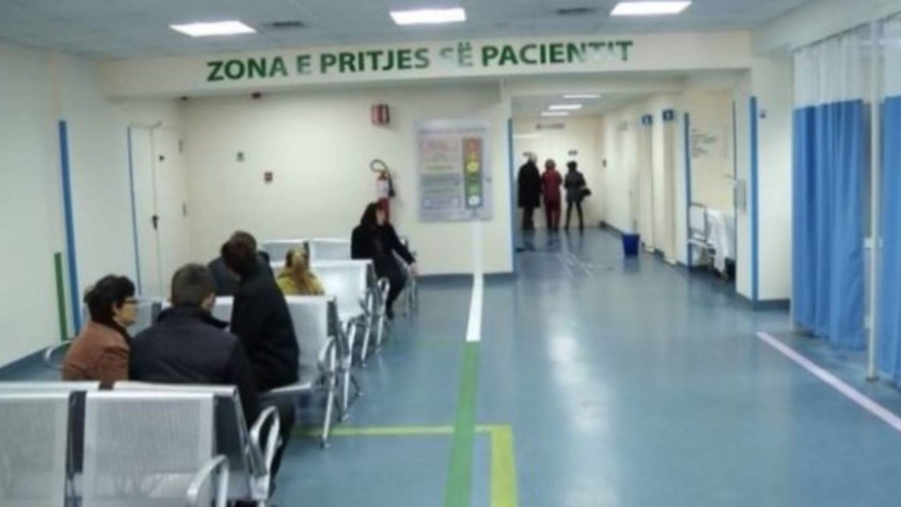 Goditën me grushte një mjeke për neglizhencë në punë, arrestohen dy persona në Tiranë