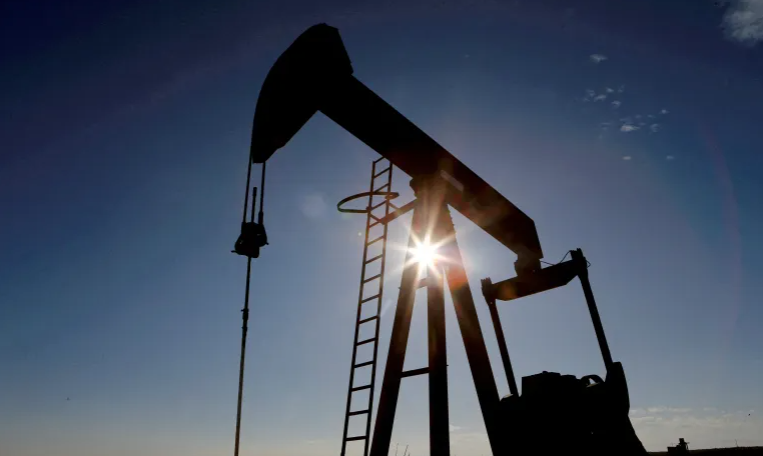 Vazhdon rënia e çmimit të naftës në tregjet globale