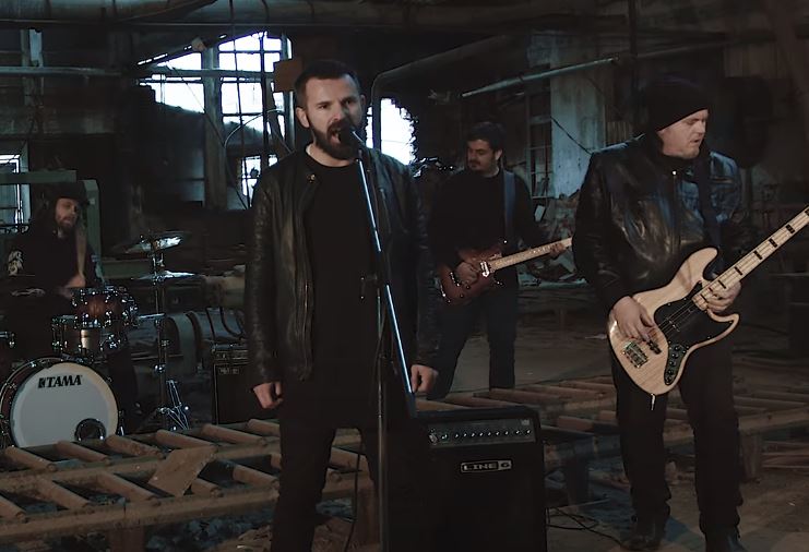 "I abuzuar" - bendi NFRON iu dedikon këngë çlirimtarëve (VIDEO)